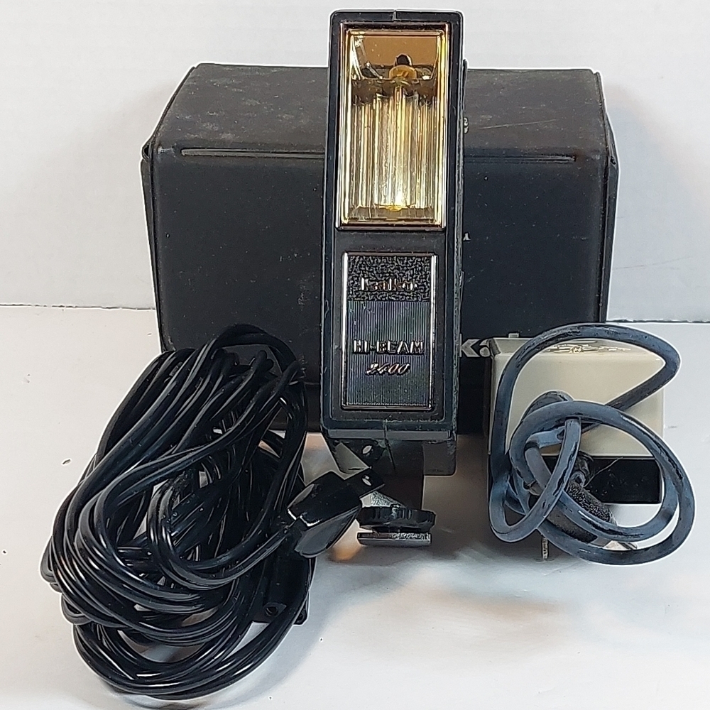 Vintage Kako Hi-Beam 2400 Camera Flash With Case AC Adapter-Power Cord Untested